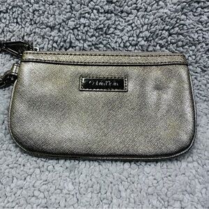 CALVIN KLEIN - Metallic Gold Vegan Textured Wristlet